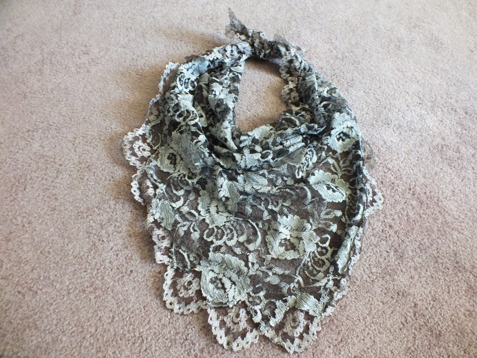 Beautiful Scarf Necklace Brown Off White Lace Tie Back