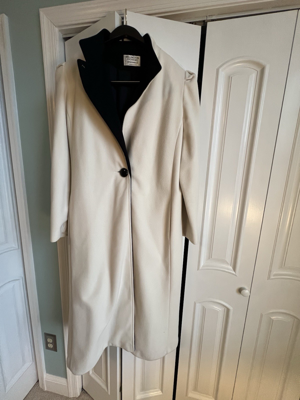 VTG Wellington Kashmiracle Long Ladies Coat White w/ Black Lining USA Sz 10/12
