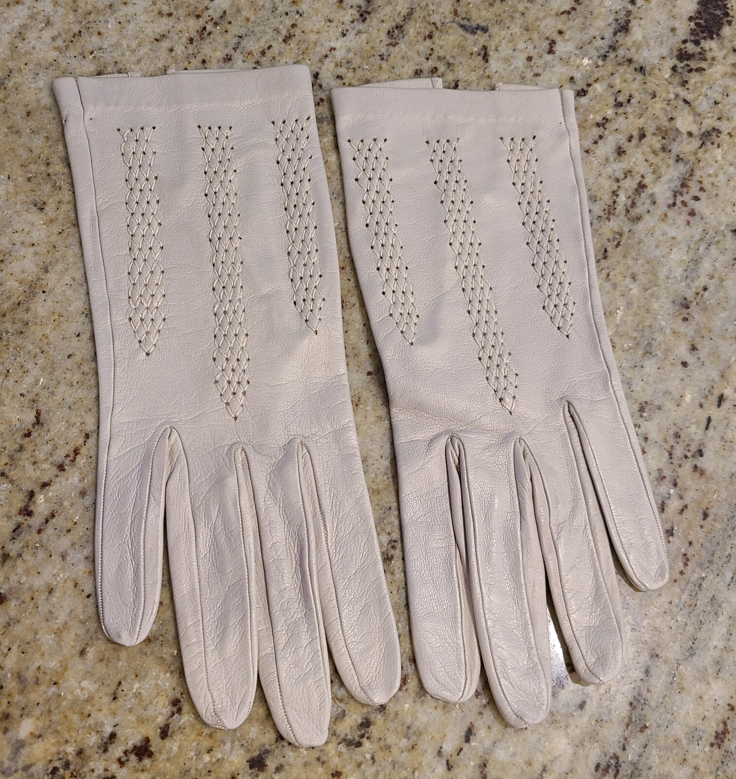 Vintage Size S/M 7 Beige Soft Leather Formal 8.5″ Gloves Weave Stitching
