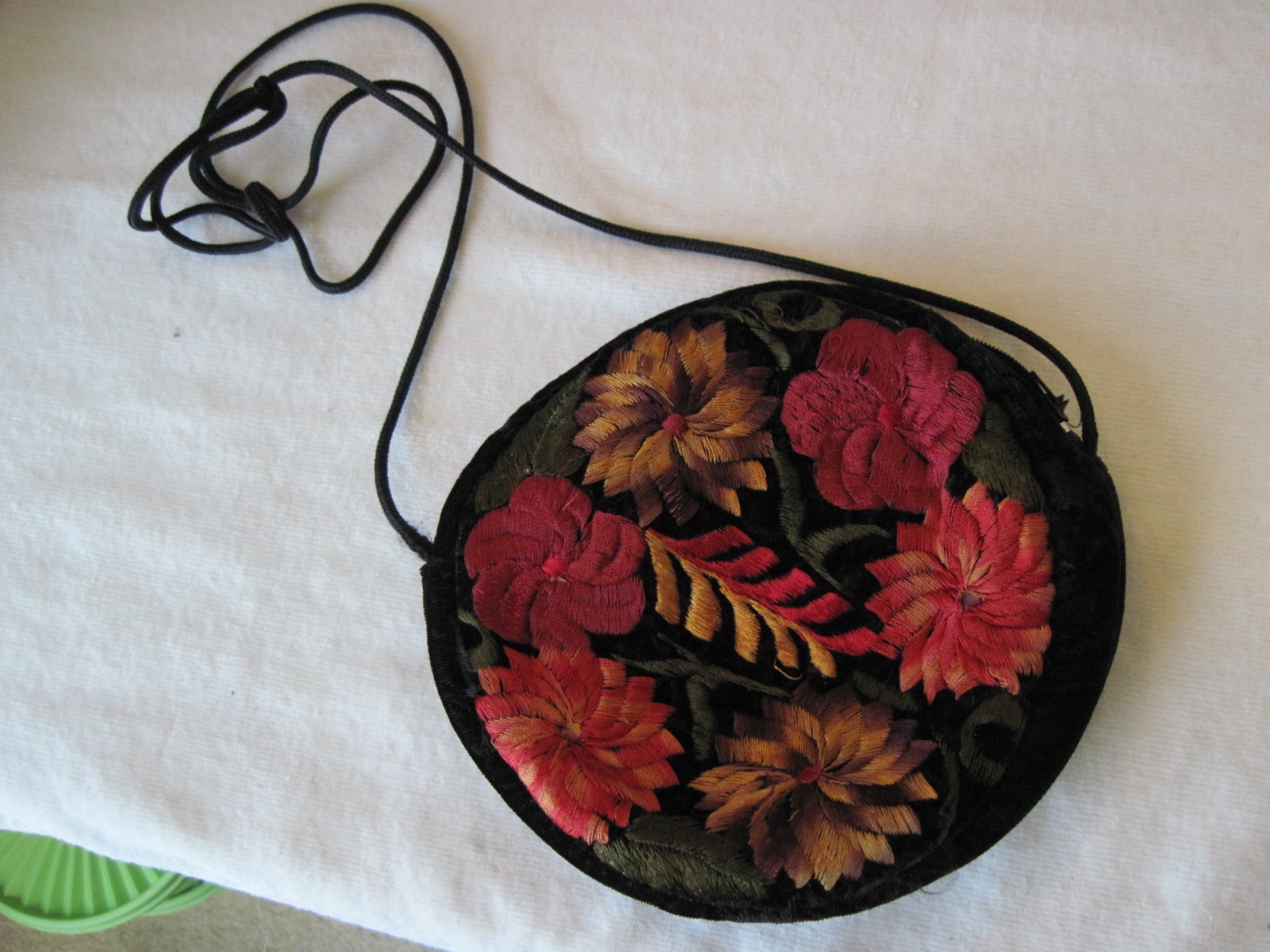 Vtg Black Velvet Floral Tapesty Evening Handbag Purse Zip Closure Round