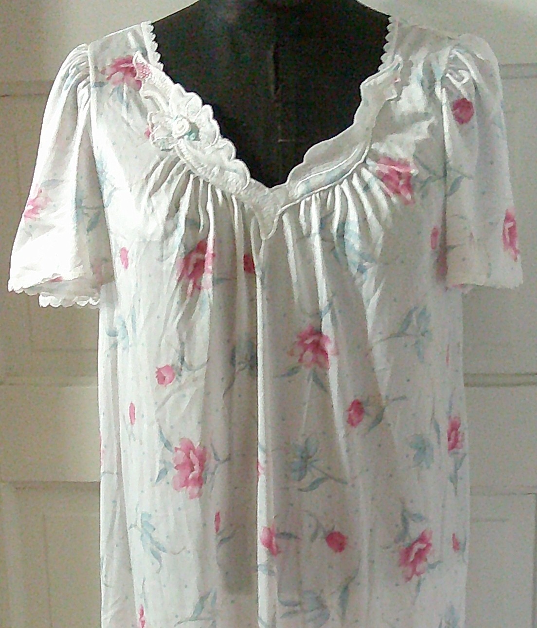 1980’s Silky Pink Floral Embroidered Night Gown L