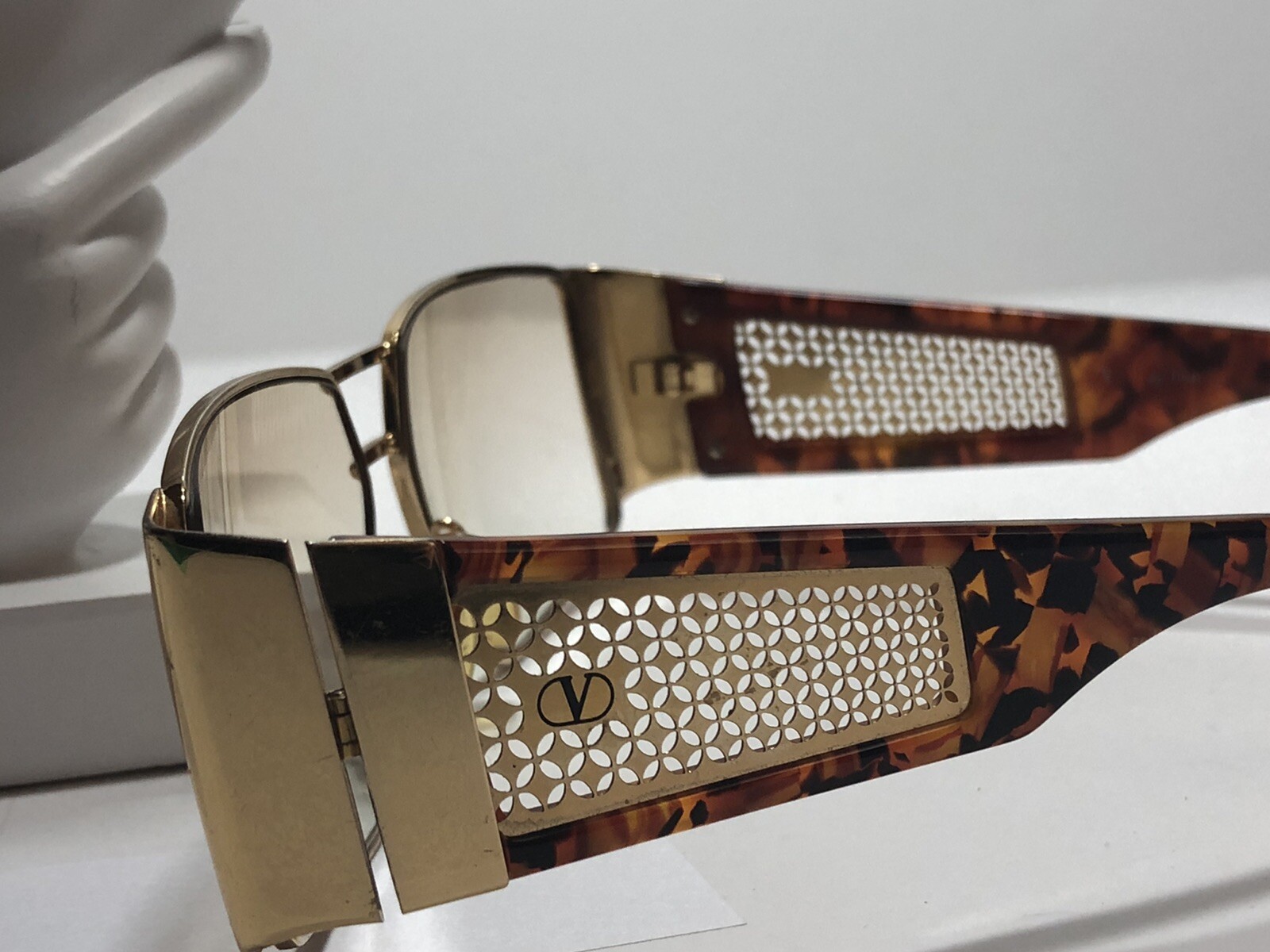 VALENTINO V610 TORTOISESHELL GOLD Vintage Sunglasses made in Italy ’90s