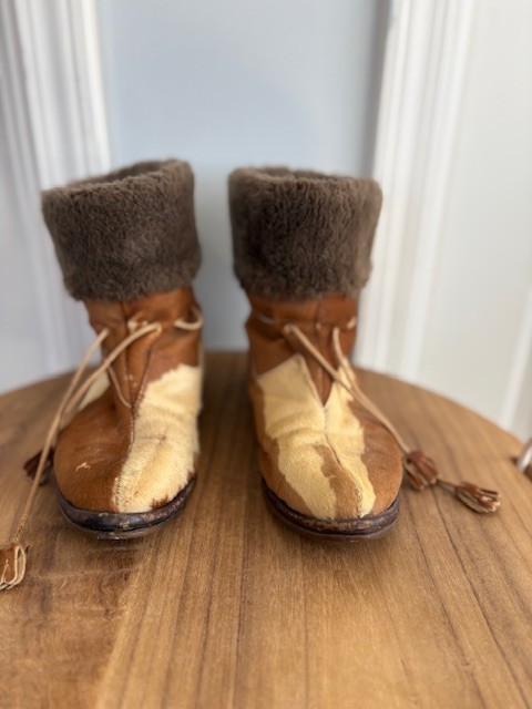 Vintage Senora Winter Walkers by Mondl Cowhide ladies ankle boots, size 8.5