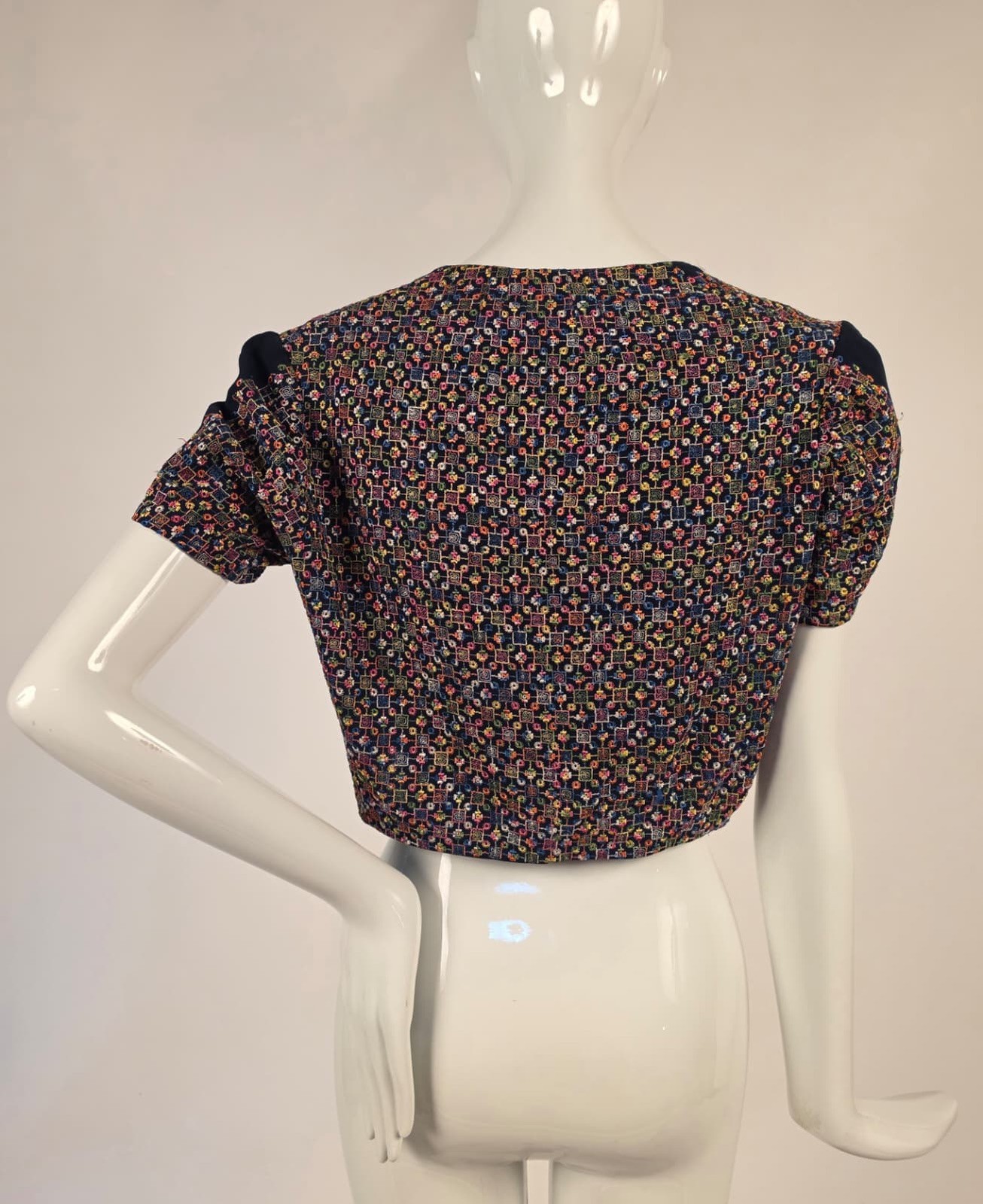 1930’S DENSE FLORAL EMBROIDERED CROP JACKET W BUCKLE FRONT