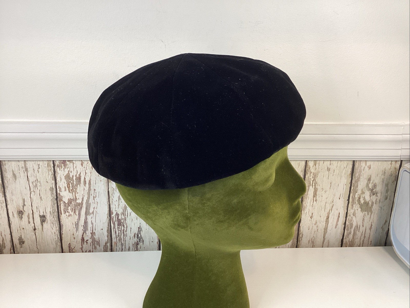 VINTAGE LUCILA MENDEZ BLACK VELVET LADIES HAT