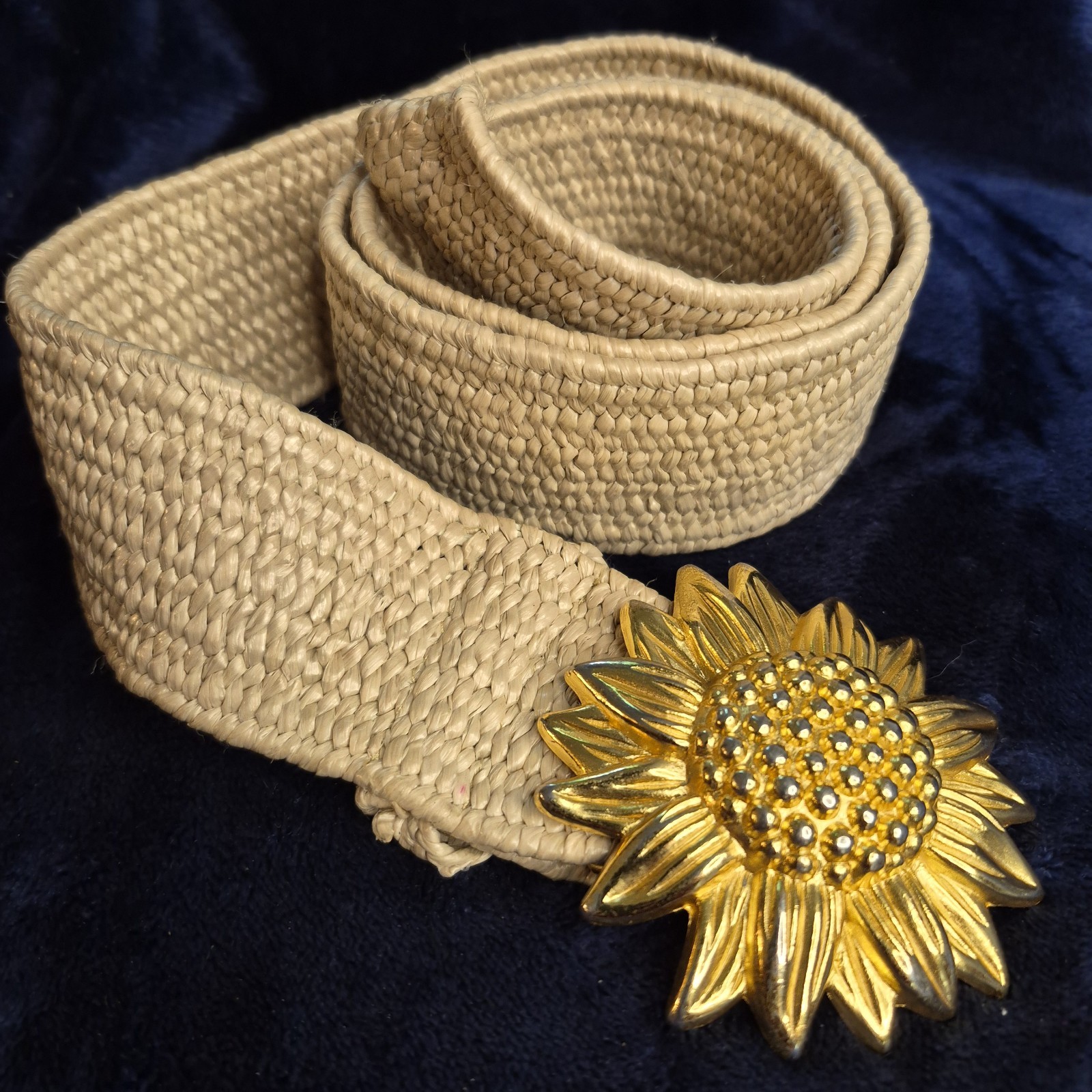 1980’s Goldtone Metal Sunflower 3″ Buckle with Tan Stretch Woven Belt – M/L