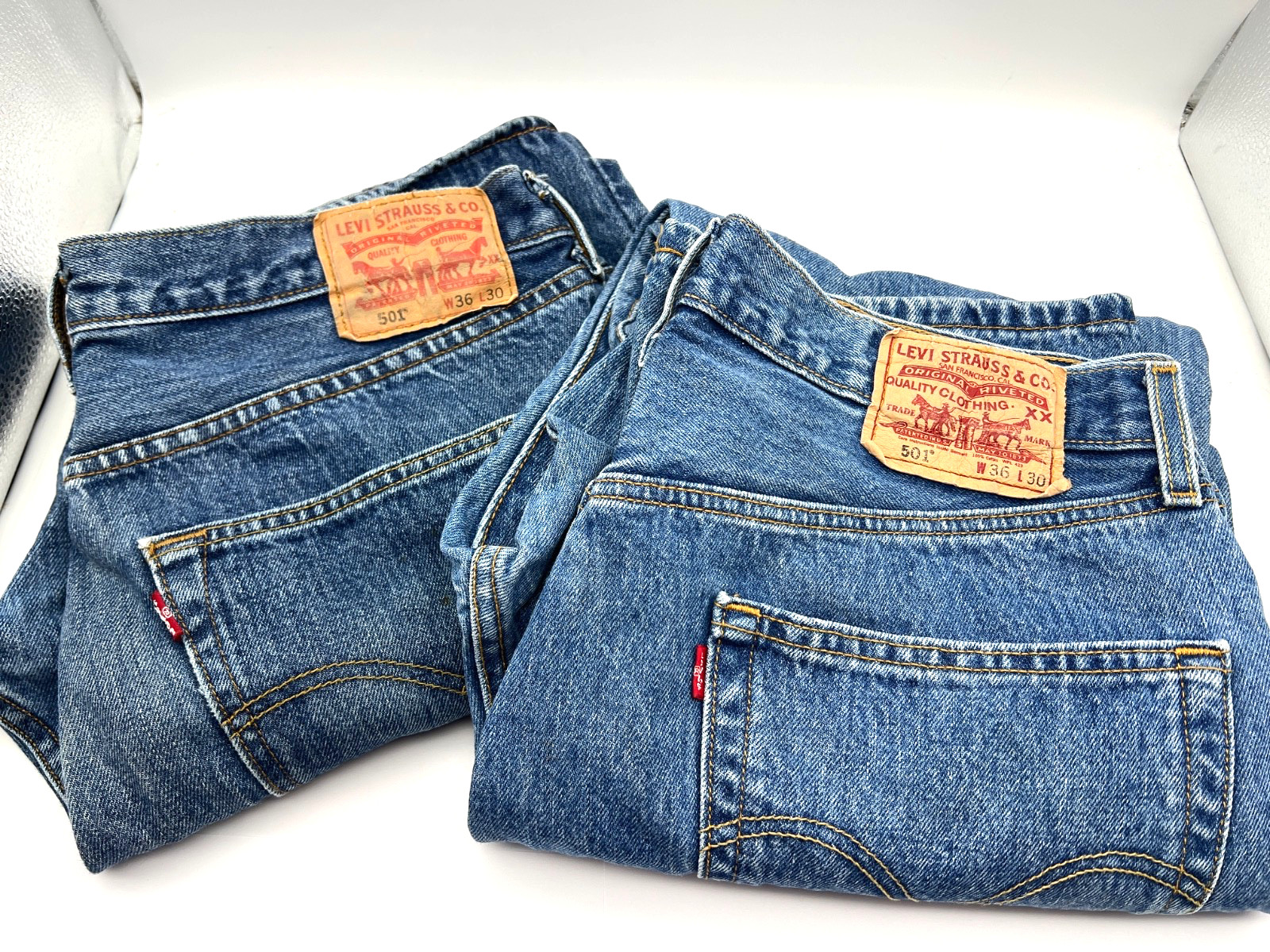 Lot of 2 Previously Worn Levi’s Men’s 501 Original Jeans 36″ x 30″ WPL423