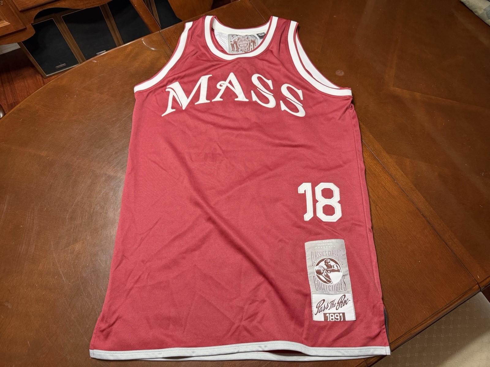 Vintage Mass UMASS College Basketball Pass The Roc Stitched Jersey Sz XL Maroon