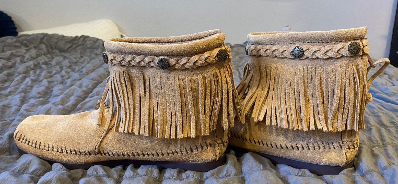 Suede Minnetonka Moccasin Ankle Boots Size 8 Tan Fringe Medallions