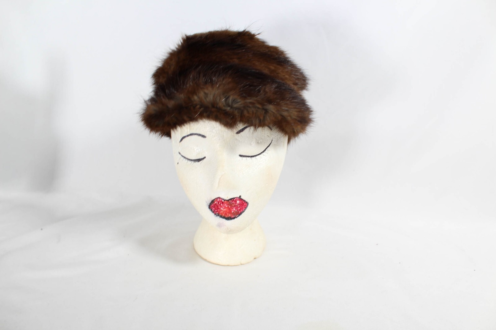 Vintage 1960s Brown Mink Fur Flat Cap – Audrey Hepburn Inspired Winter Hat