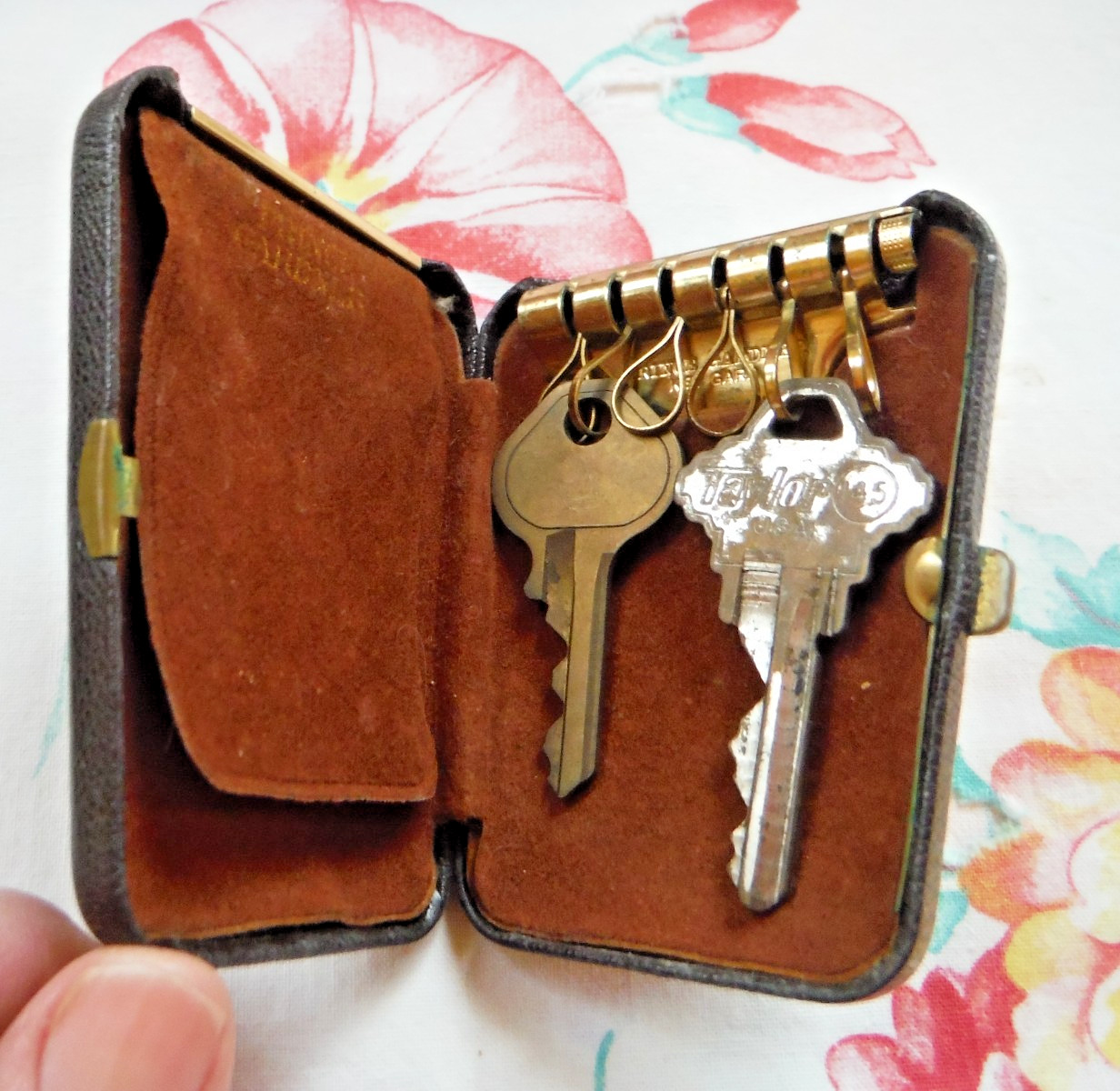Vintage Prince Gardner Key Card Hard Case Key Holder Pebbled Dark Brown Leather