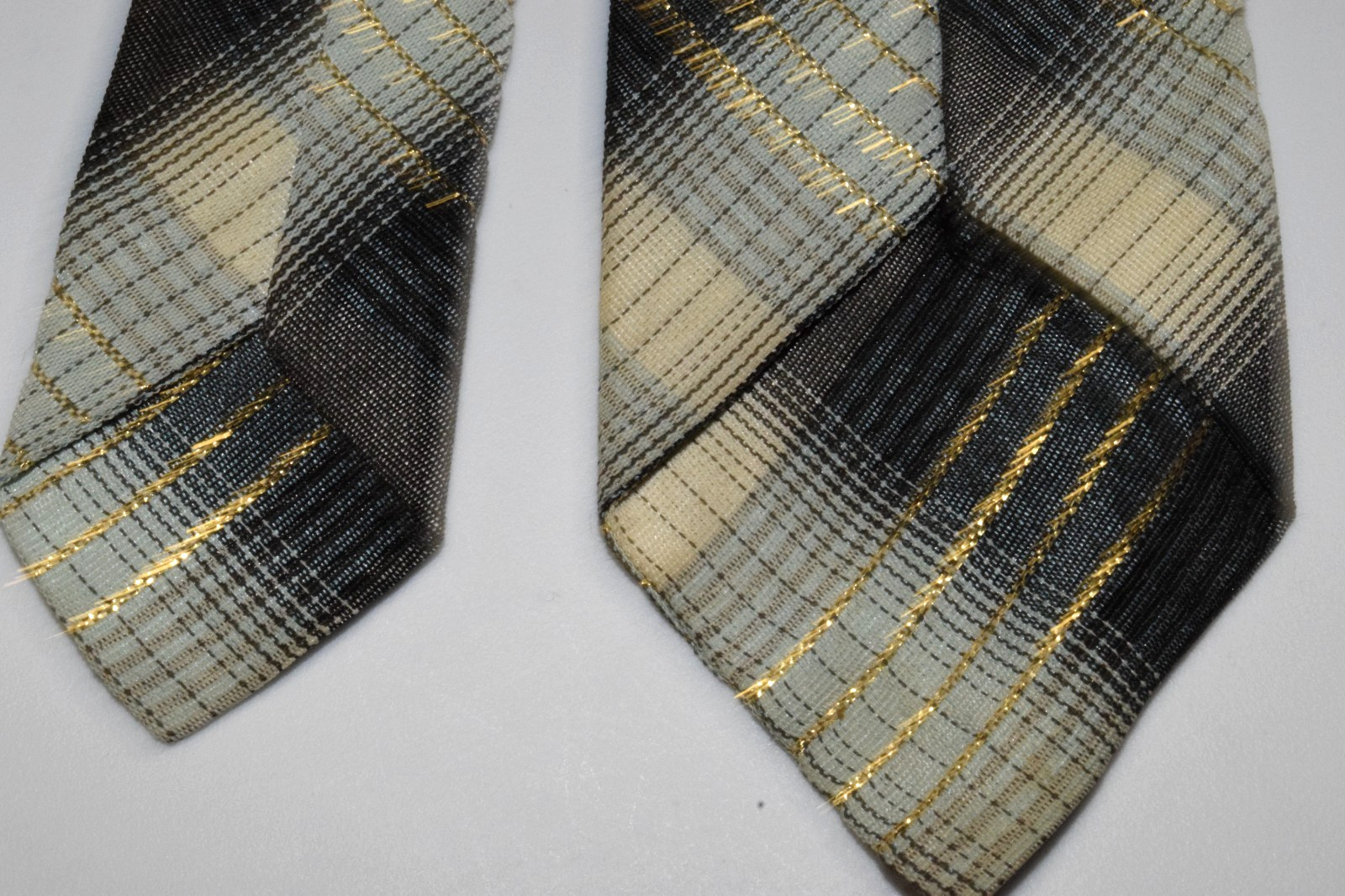 Neck Tie VTG Shadow Plaid 60s Ivory Charcoal Blue Gold Tinsel Thread 55″ x 2.5″