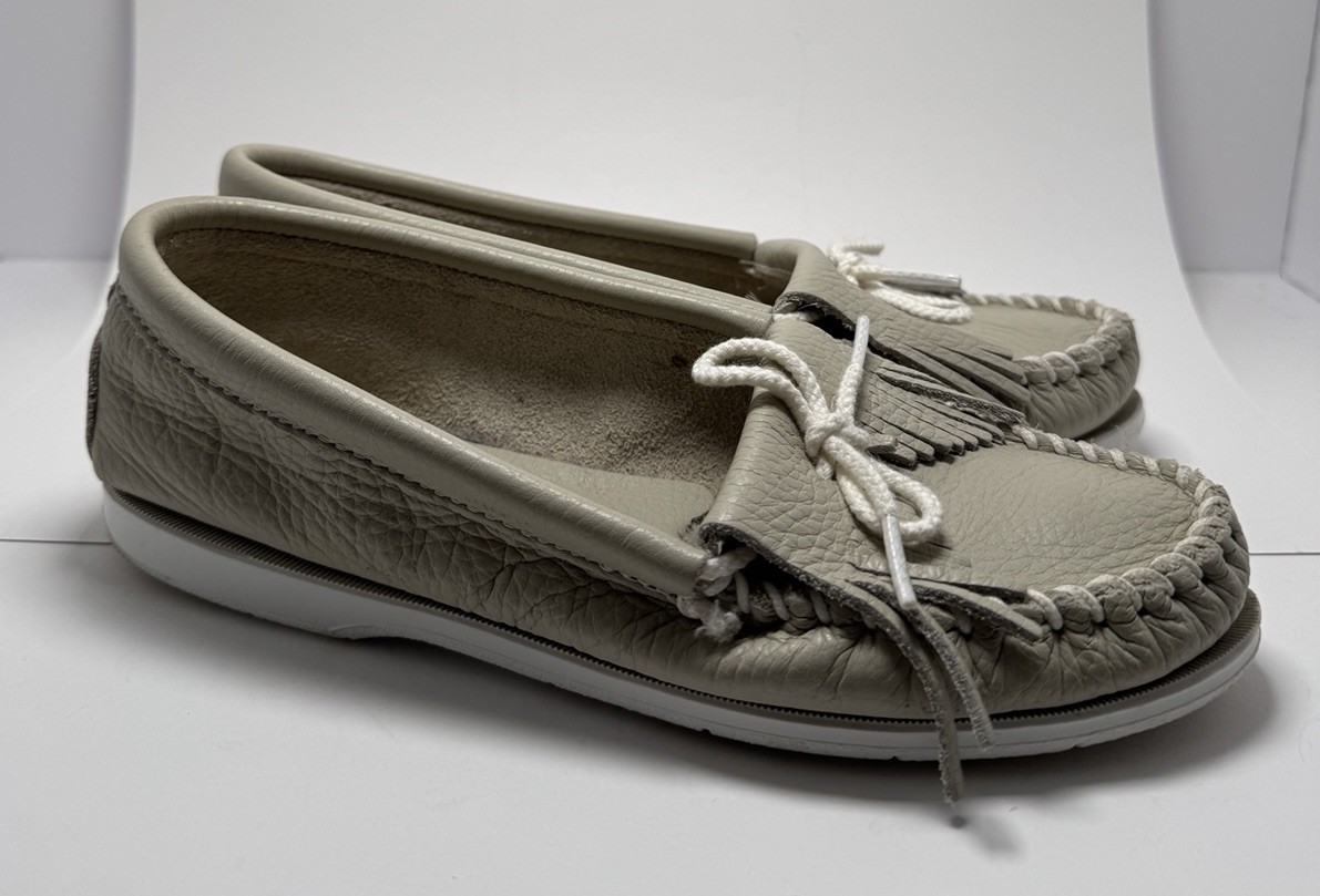 Minnetonka Moccasins Slip On Leather Tassle Tie Women’s US Sz 7 USA Made Taupe
