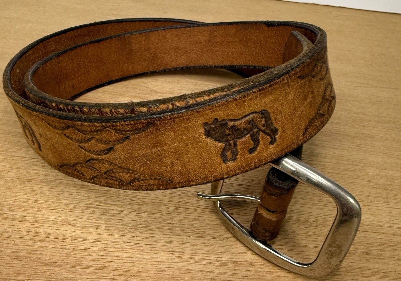 Vintage Men’s Brown Tooled Leather Belt Western Coyote 43”