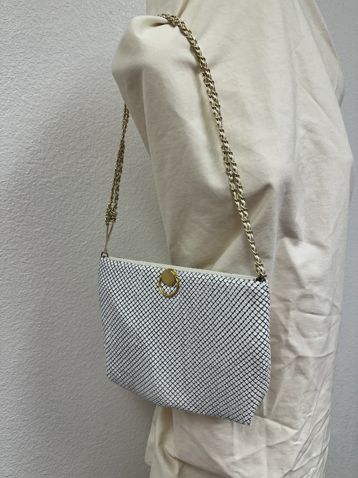 Vintage Bueno Mesh Evening Bag Gold Tone Draw Chain & Ring Hold Crossbody White