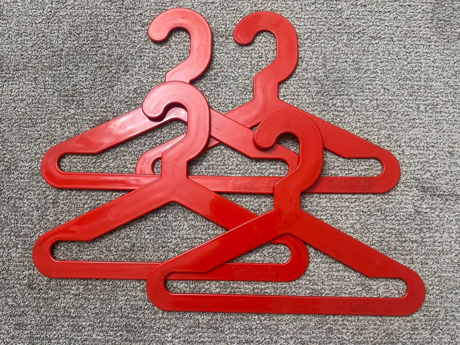 Vintage Graphic 50 Vogel Peterson Red Plastic Hangers Set of 4 Made In USA 80s