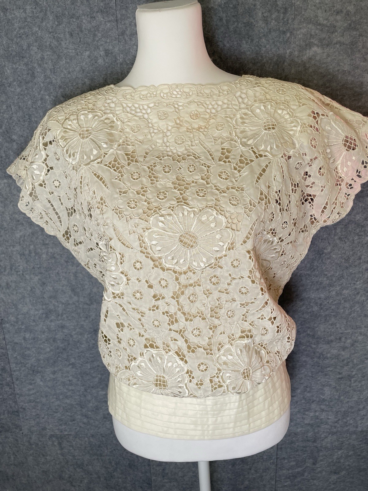 Tesoro Vintage Cream Embroidered Eyelet Lace Blouse | Floral Cut-Out Size 8