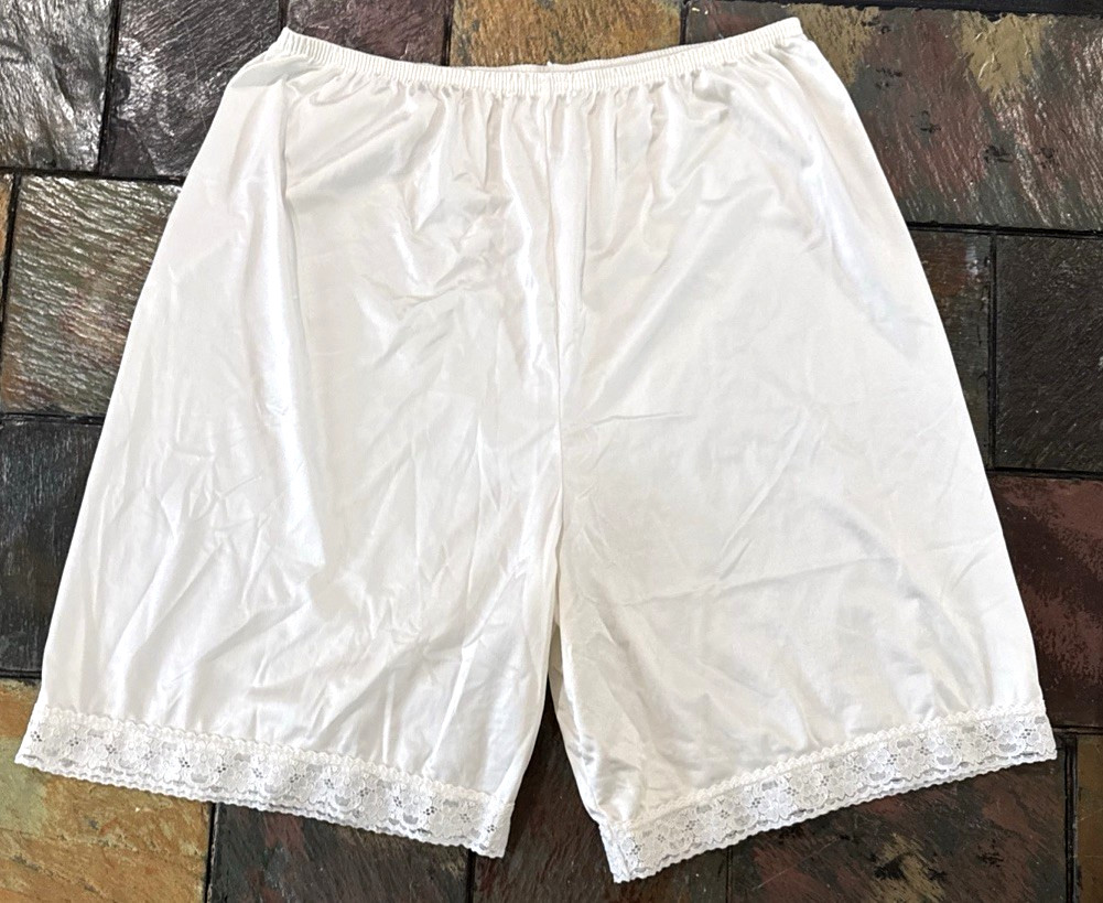 Vintage Vanity Fair Off White Nylon Lace PETTIPANTS Bloomers Slip Shorts Size M