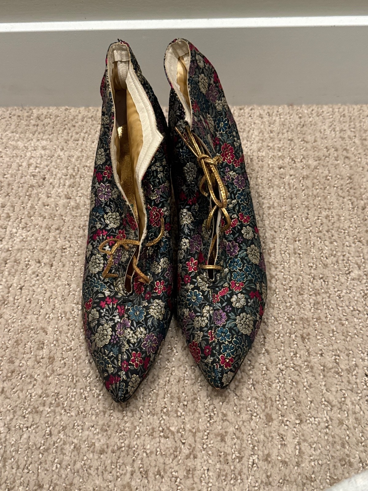 Vintage Embroidered Shoes – size 7 – Sax Fifth Avenue