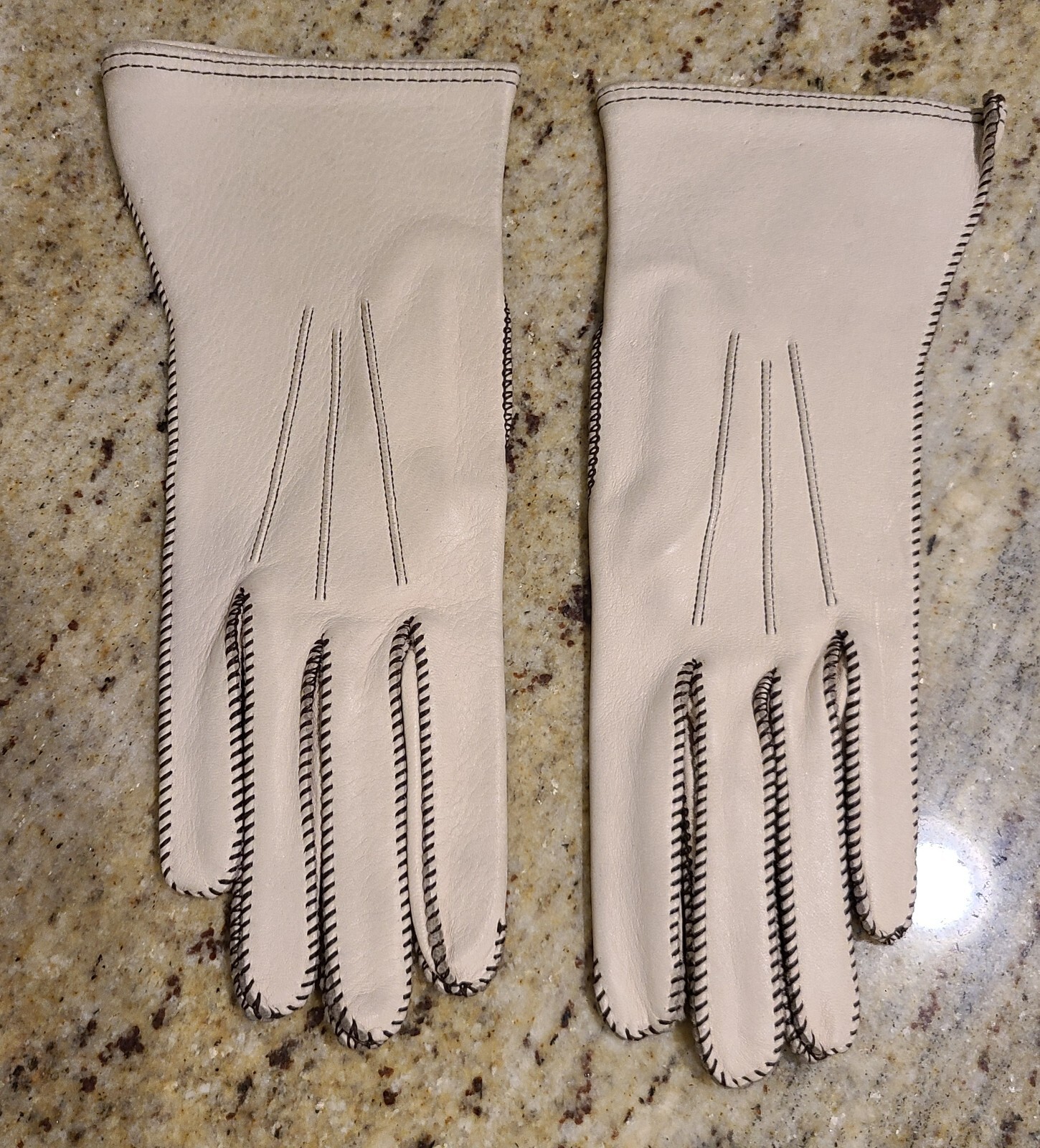 Vintage Size M 7 1/4 Beige Deerskin Soft Leather 9.5″ Gloves Contrast Stitching