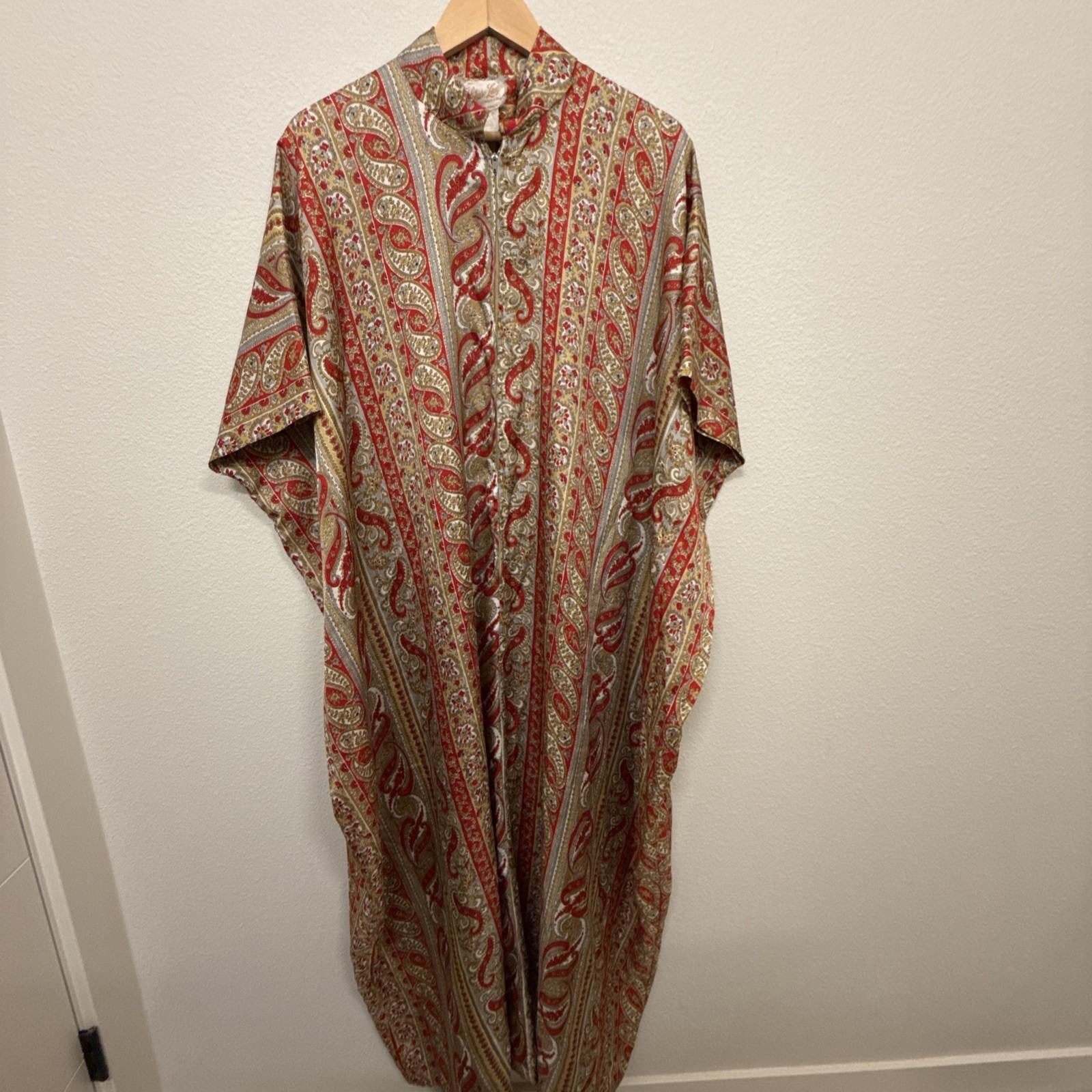 Vintage 70s Maxi Caftan MuuMuu House Dress Boho Floral Zip Front Mrs Roper