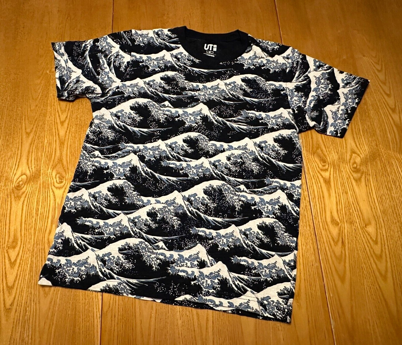 Mens UT UNIQLO Hokusai Blue / Great Wave Off Kanagawa T-Shirt Sz Medium NWOT