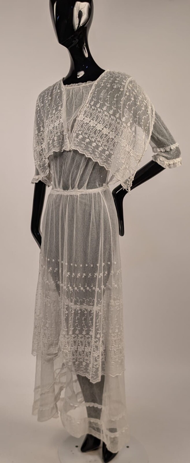EDWARDIAN EMBROIDERED WHITE NET LACE DRESS W FLORALS