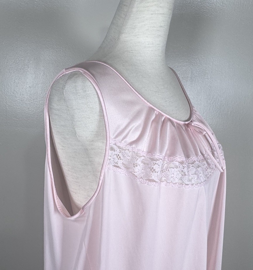 Vintage 70s Vanity Fair Pink Semi Sheer Lace Embroidered Nylon Nightgown Sz M