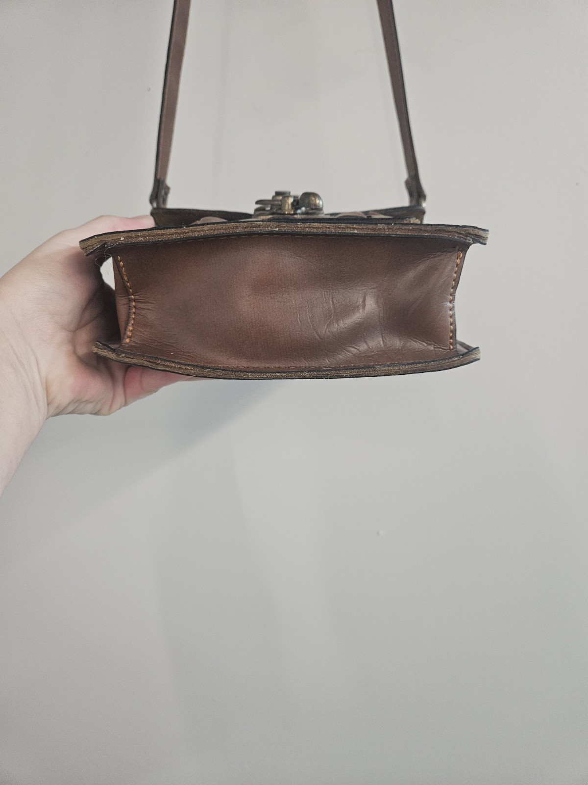 Vintage 1991 Nas Brown Leather purse with goldish hardware