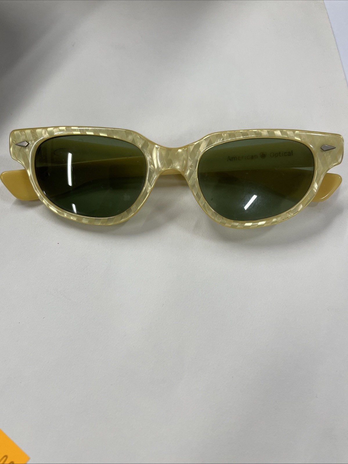 AMERICAN OPTICAL VINTAGE SUNGLASSES CALOBAR C 44-48 YELLOW 50-19L