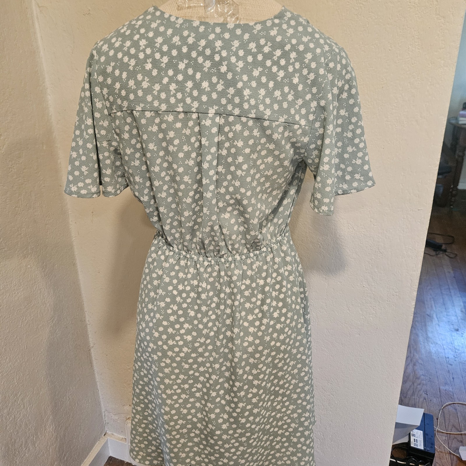 Monteau Green Floral Wrap Dress Boho Cottagecore Flutter Sleeve Size L