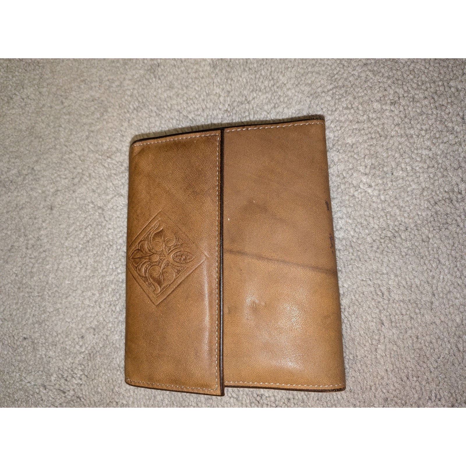 Amity Vintage Tan Cowhide Leather Trifold Wallet Kiss Lock Coin Pouch Embossed