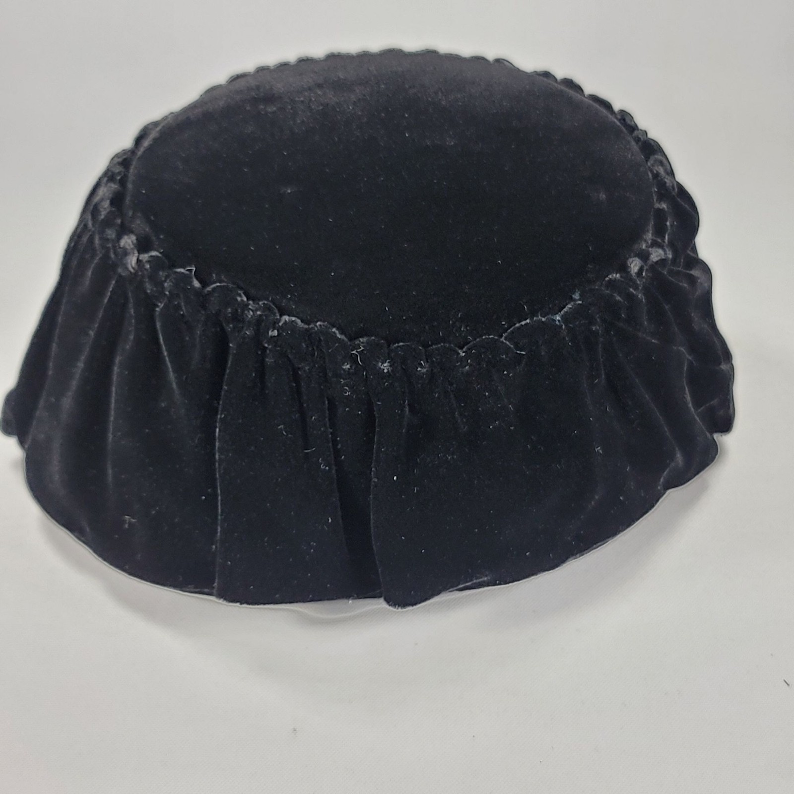 Black Velvet Pleated Women’s Hat 22 1/2″ Circumference Vintage