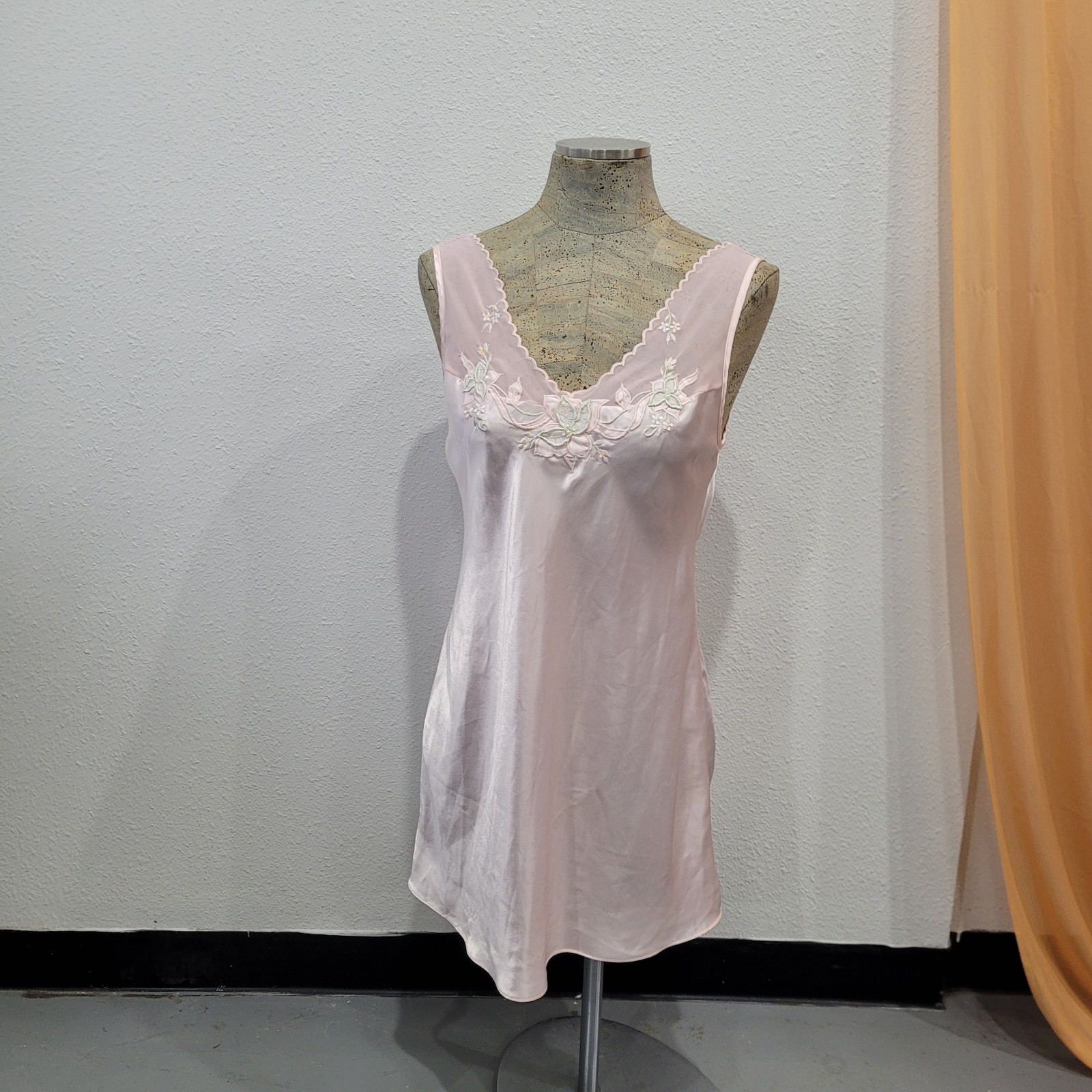 Vintage 90’s Light Pink Satin Slip Dress With Floral Embroidery L