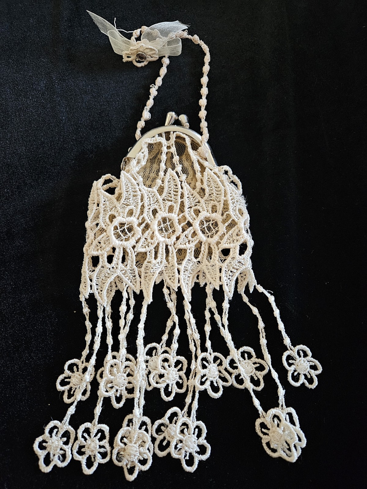 Vintage Crochet Coin Size Purse Art Deco Beaded 3×3 Metal Cladp Closure Ivory