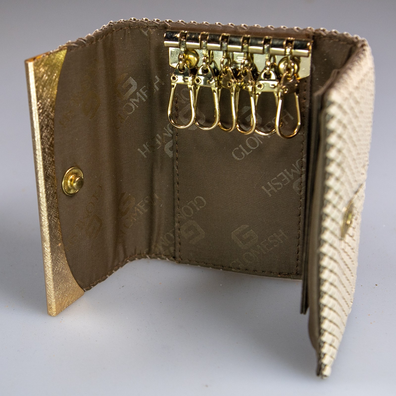 Vintage GLOMESH cream & gold fold up key holder / purse – 6 slots – c1980s