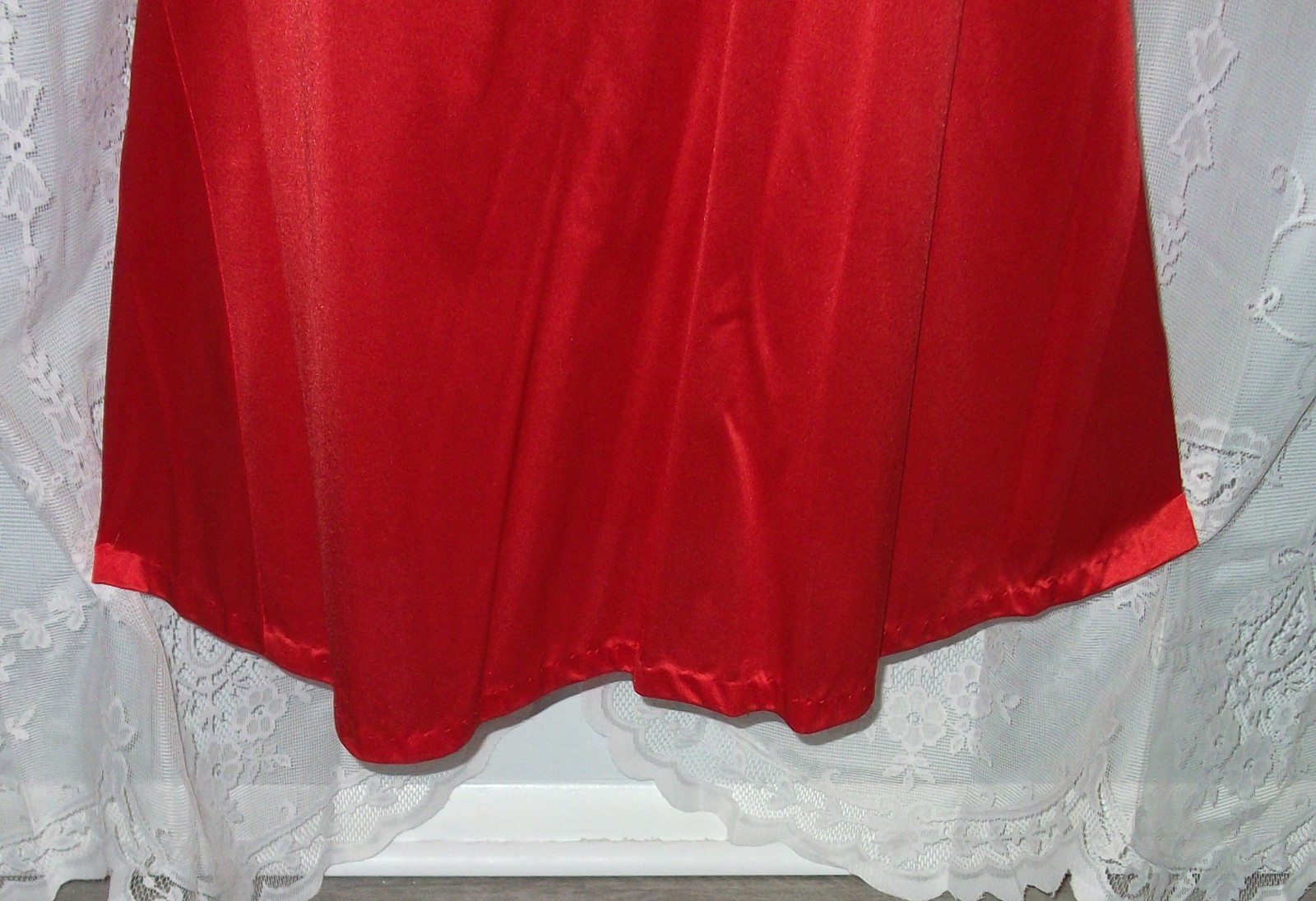 Lg.Embroidered,Asian style,Vintage,long nightgown,candy apple red,60’s-70’s