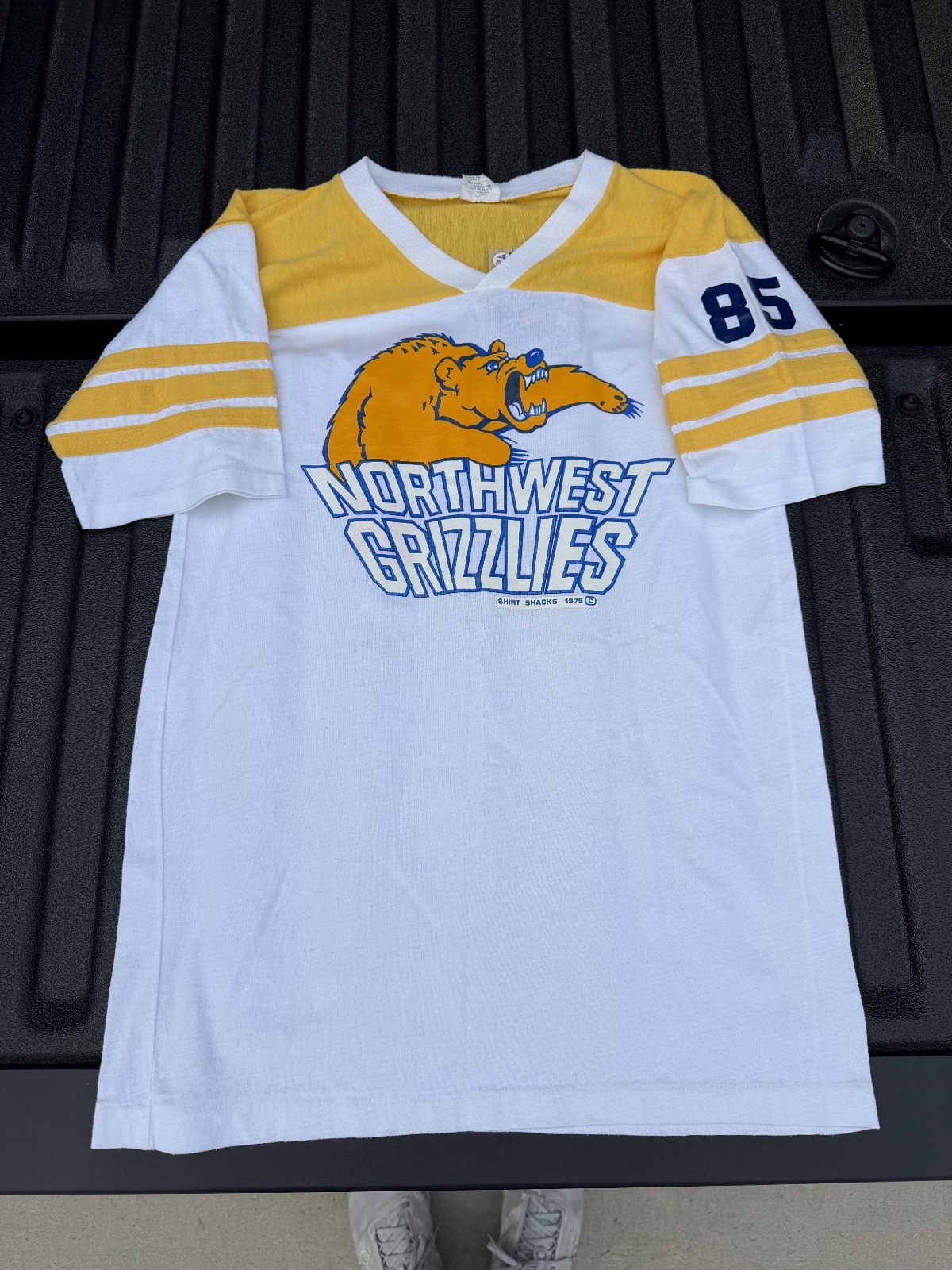 Large Northwest grizzlies 1970s school tshirt with back hit names Jenny