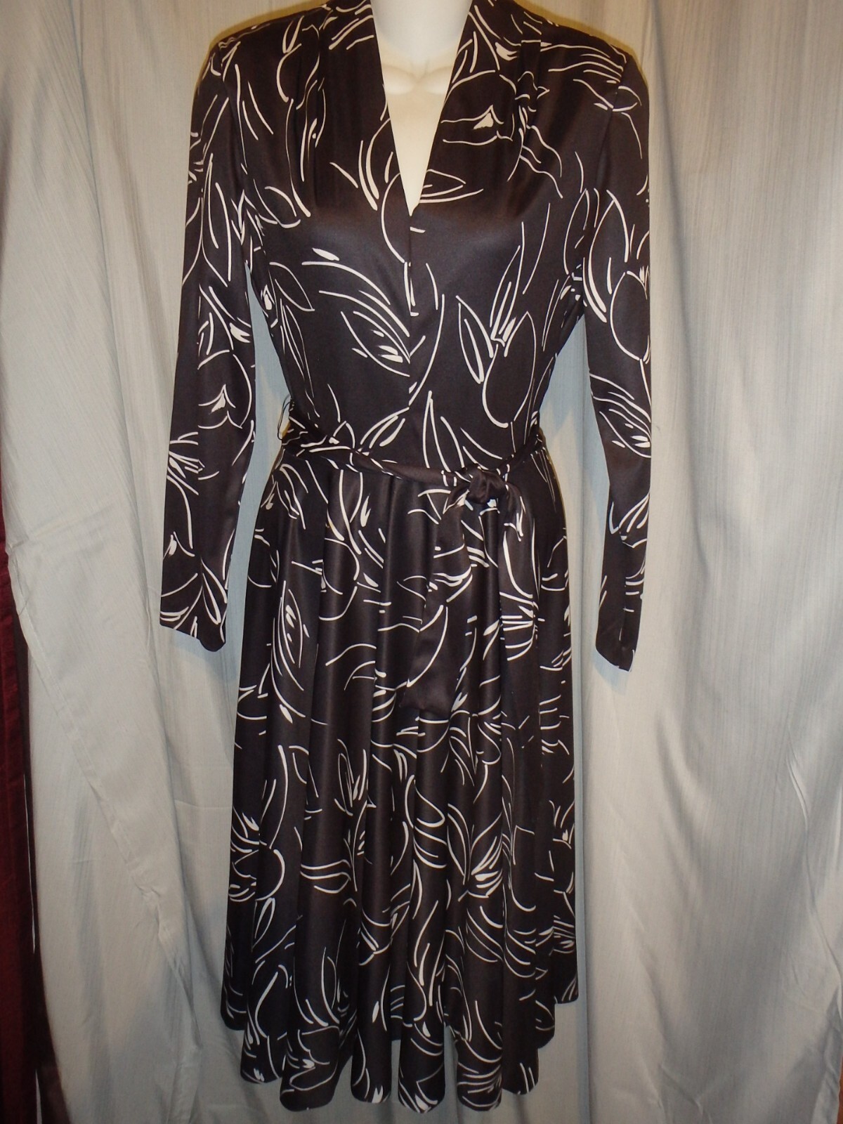 Vtg 70s Black & White Long Cocktail belt dress Joan Curtis Sz Small B. 36