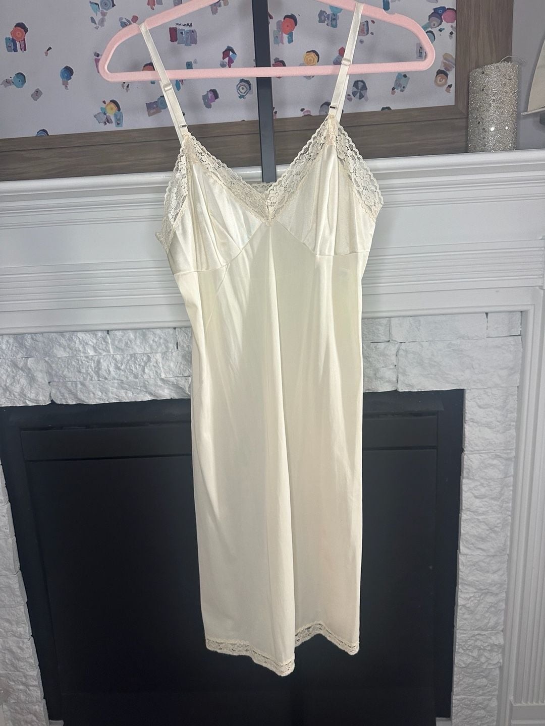 Vintage Vanity Fair Cream Nylon Antron III Lace Trim Full Slip Dress Size 34