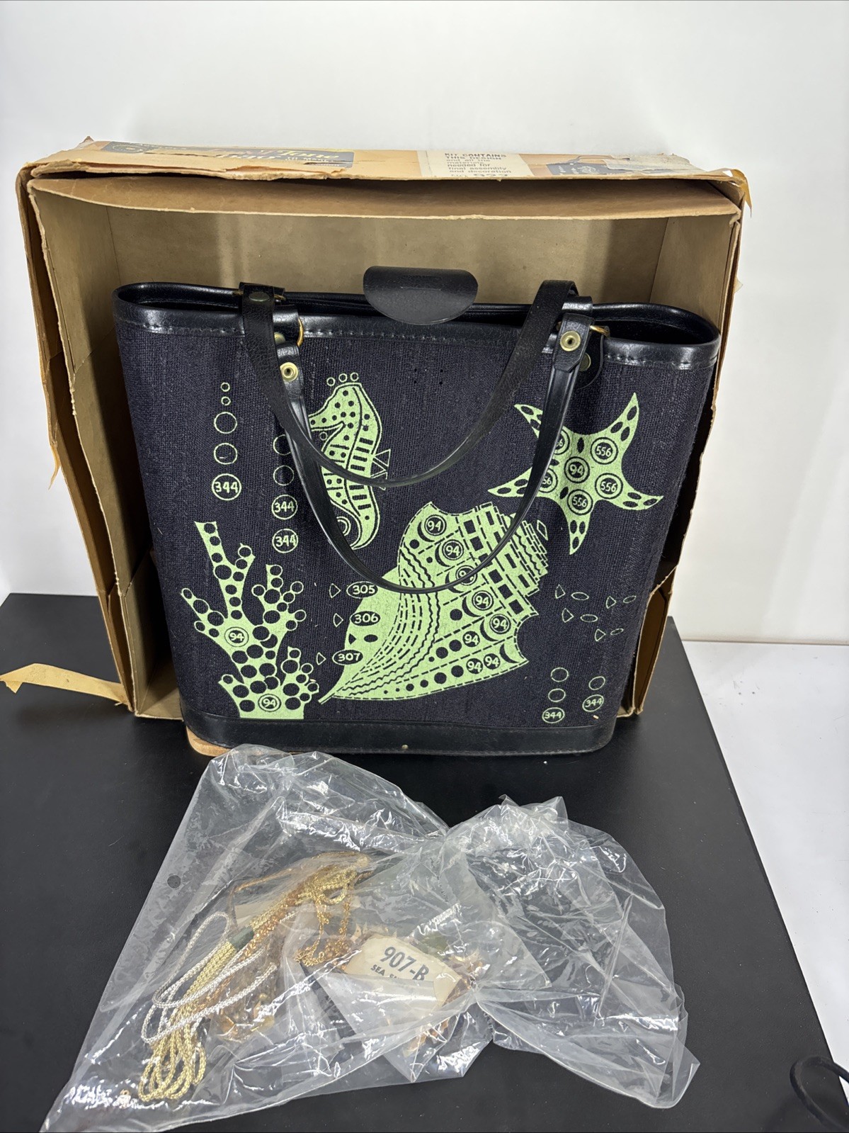 VTG 60’s Jeweled Sequins SEASHELL Handbag Mid Century Wood Bottom Canvas Purse