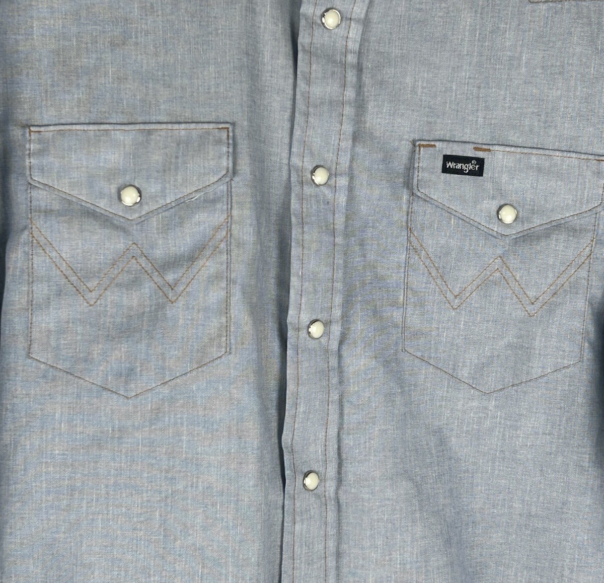Vtg Wrangler Blue Chambray Denim Pearl Snap Shirt 18.5 X 38 Tall Man X Long Tail