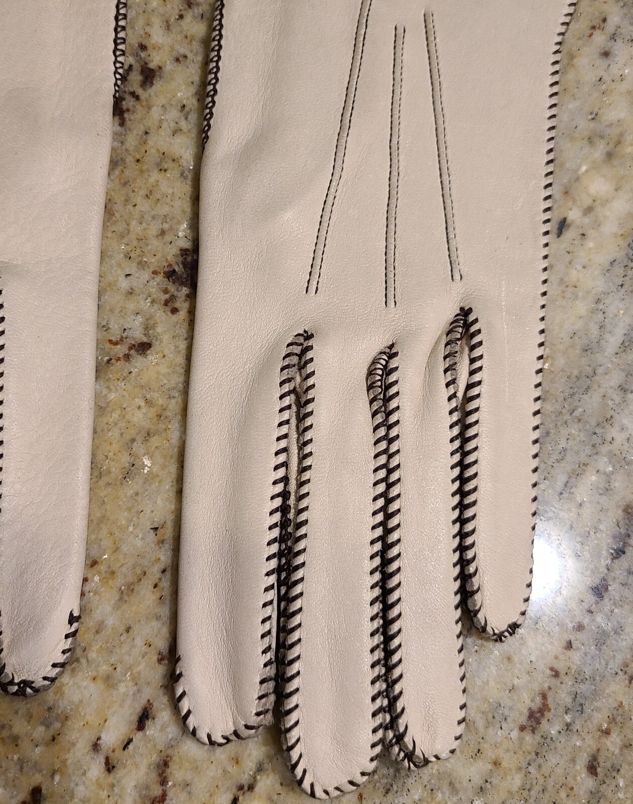 Vintage Size M 7 1/4 Beige Deerskin Soft Leather 9.5″ Gloves Contrast Stitching