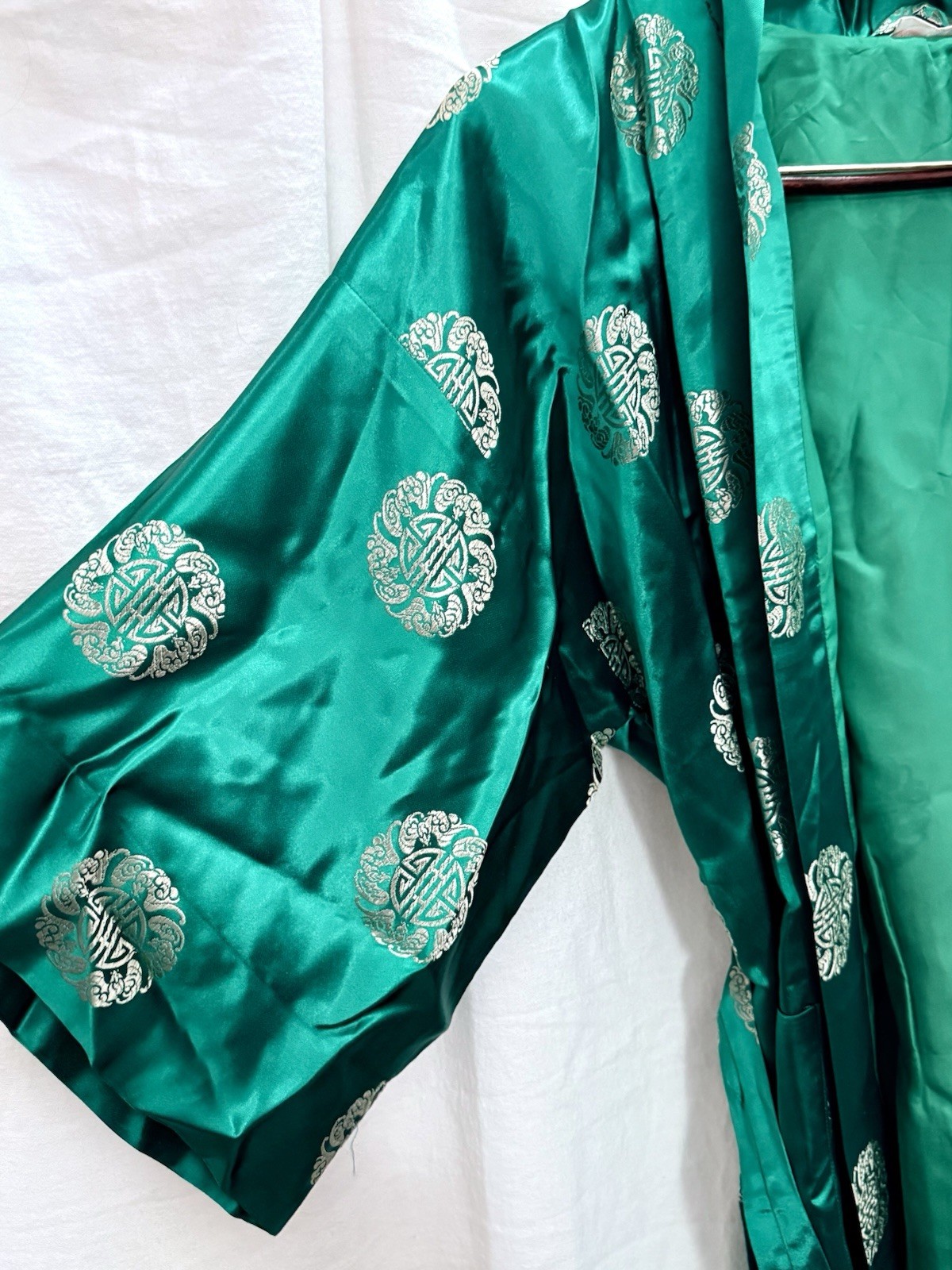 EUC VTG Hong Kong Emerald & Gold Chinoiserie Satin Robe Quiet Luxury Kimono