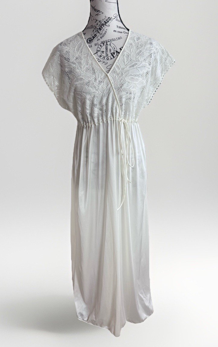 Vintage 70s 80s Vanity Fair Umpire Waist Satin Night Gown Women’s Size Petite M
