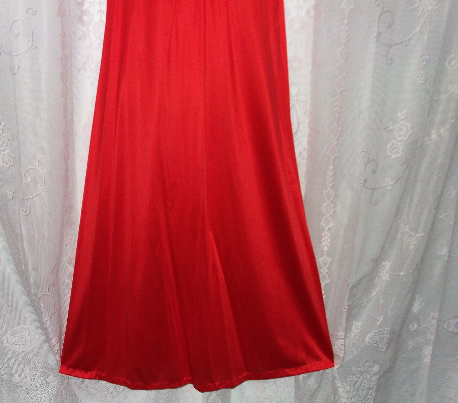 Lg.Embroidered,Asian style,Vintage,long nightgown,candy apple red,60’s-70’s
