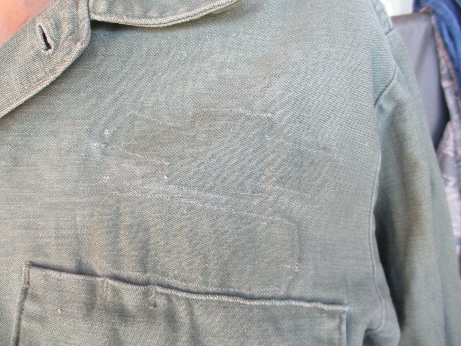 Vtg 1970 GI Issue OG107 Cotton Sateen Utility Fatigue Shirt, Distressed & Worn L