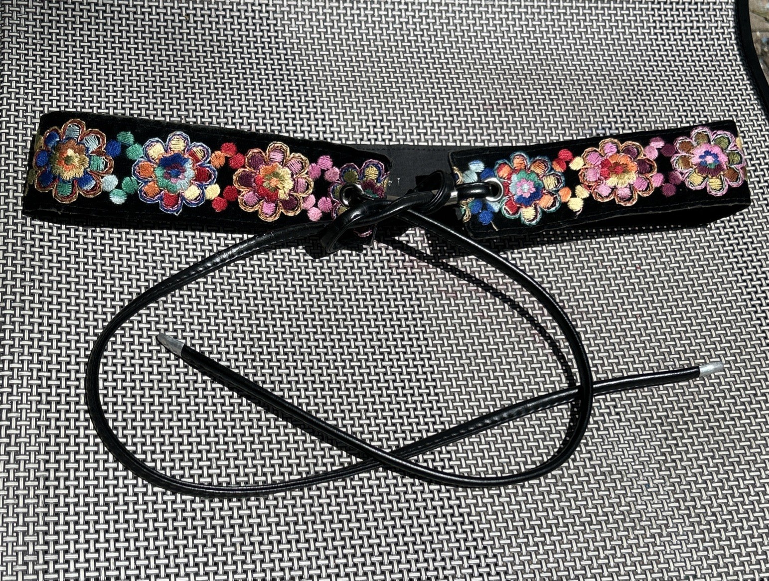 Vintage Hy-Tex Hippie Floral embroidered On Velvet adjustable Size 14 Tie belt