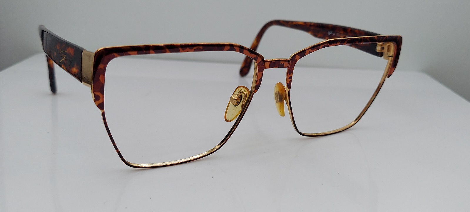 Vintage Genny 516-S 5008 Brown Gold Oval Metal Sunglasses Italy FRAMES ONLY