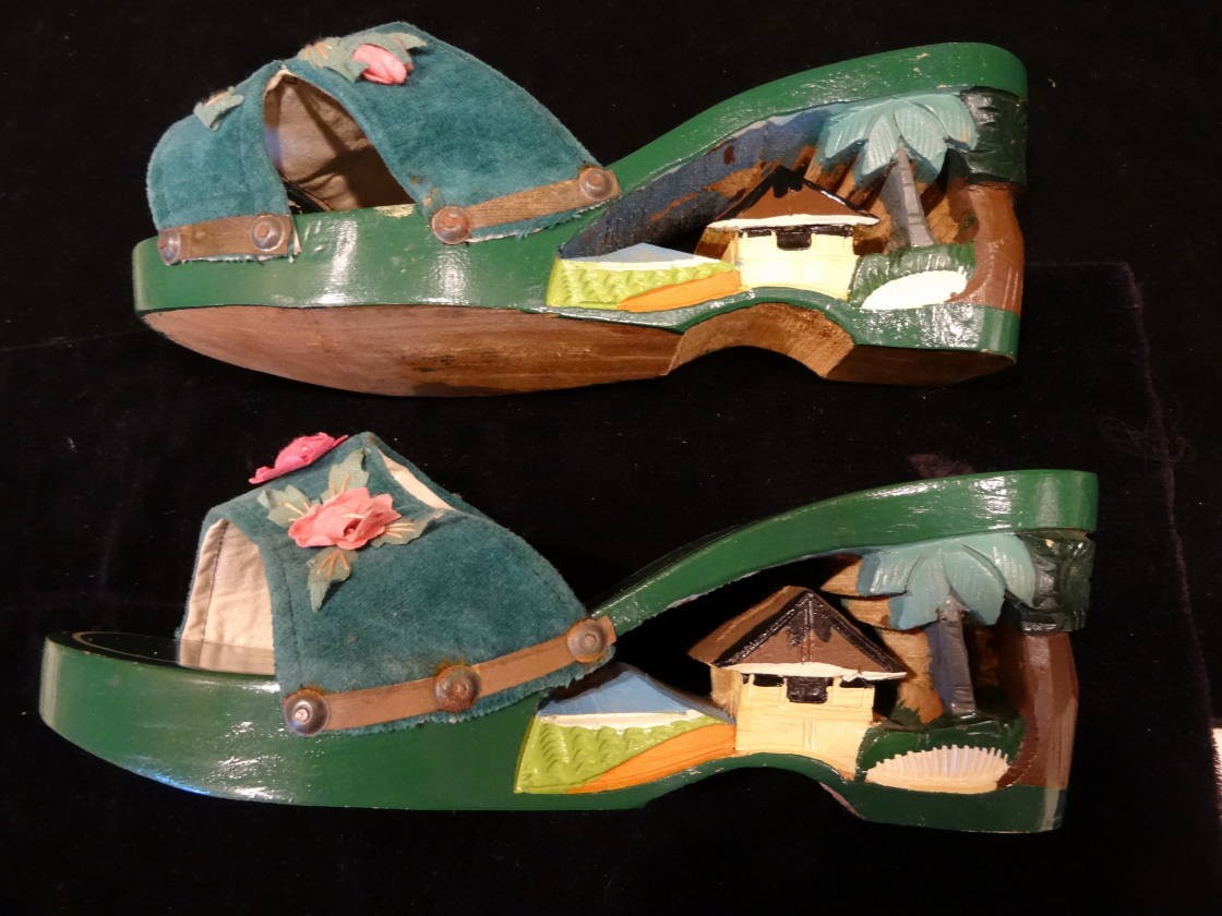 Vntg Phillipines Hand Carved Wooden Wedge Mules “Bakya” Clogs Souvenir Shoe